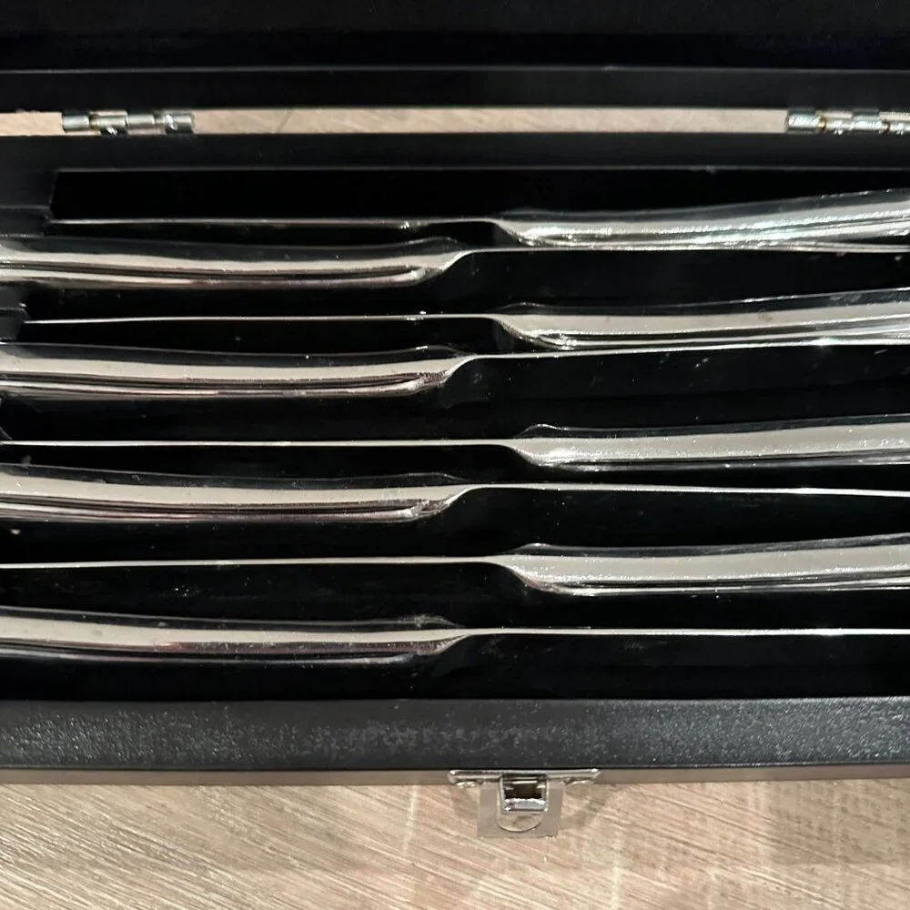 WALLACE SILVERSMITHS KNIFE SET IN CASE